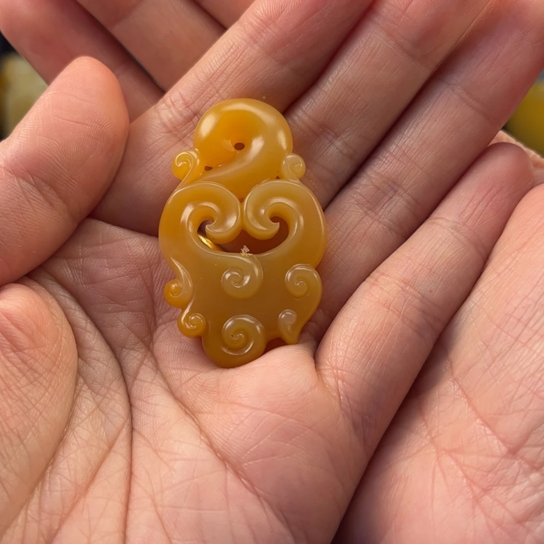 石英质玉黄蜡石挂件未镶嵌赌*