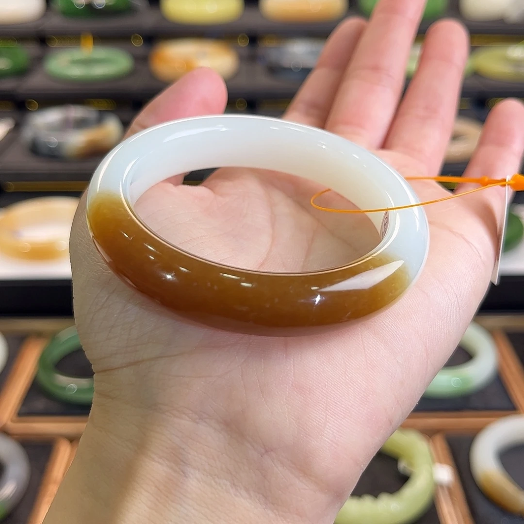 和田玉未镶嵌手镯红糖白肉（包容微棉）