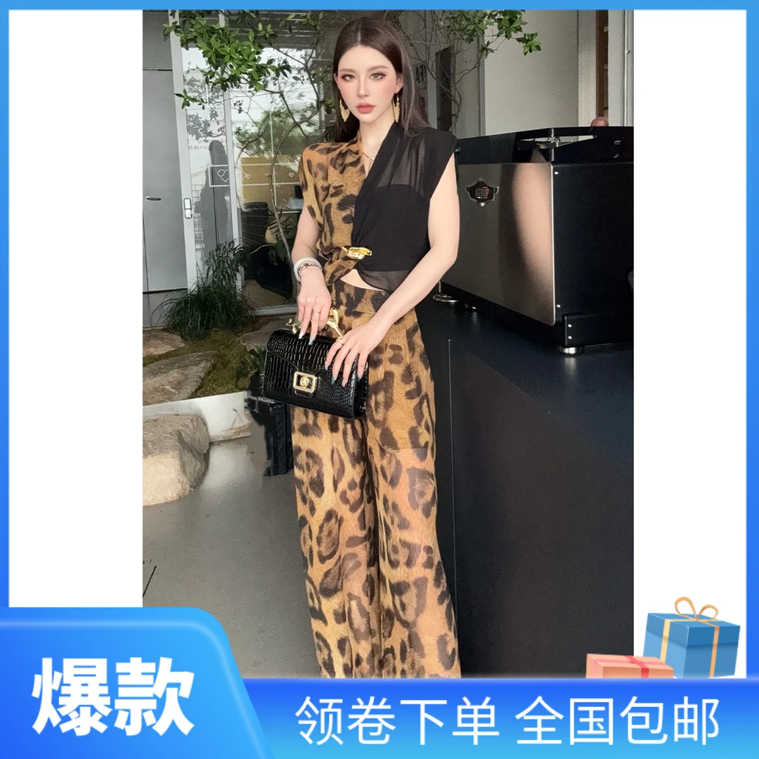 SS姗姗温婉大方衣服赴约极简洋气防晒套装