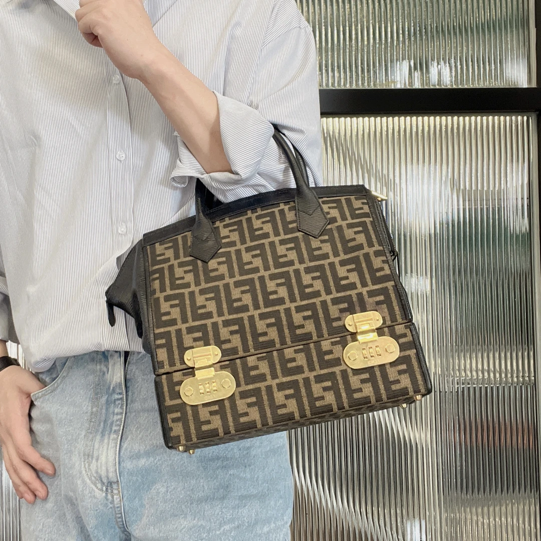 95新 FENDI/芬迪 【龙】03 0434 老花手提单肩包