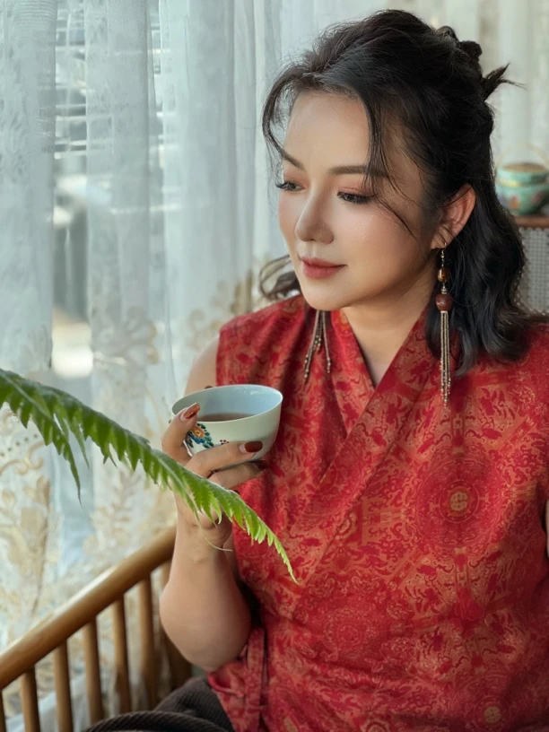 爱上莲心香云纱四经绞罗红色八达运马甲 百搭新中式老钱风