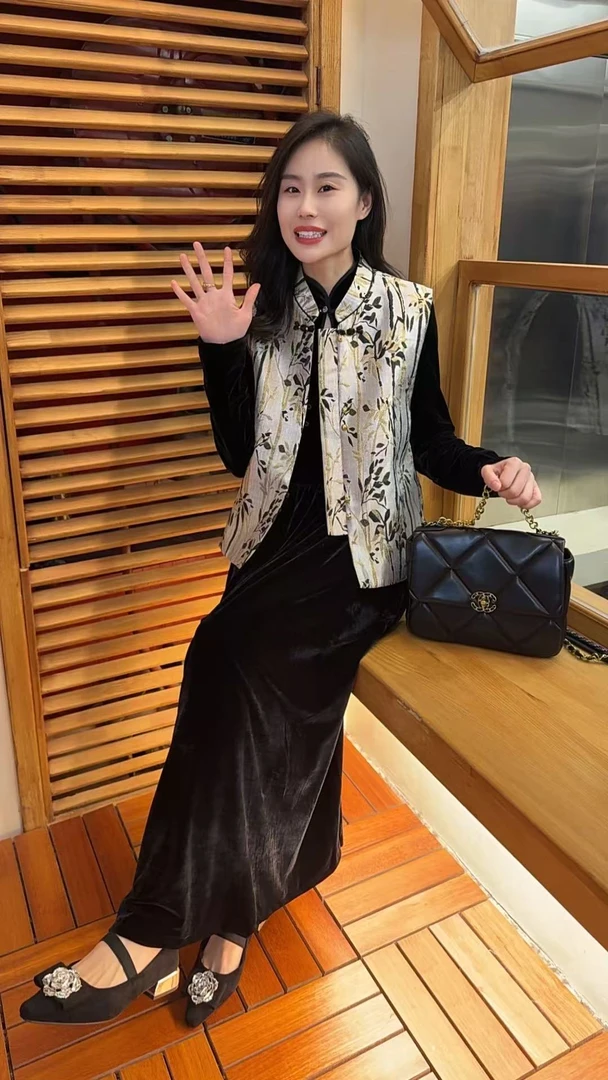 Miss huo 马甲丝绒裙两件套 A 杏色 2F120