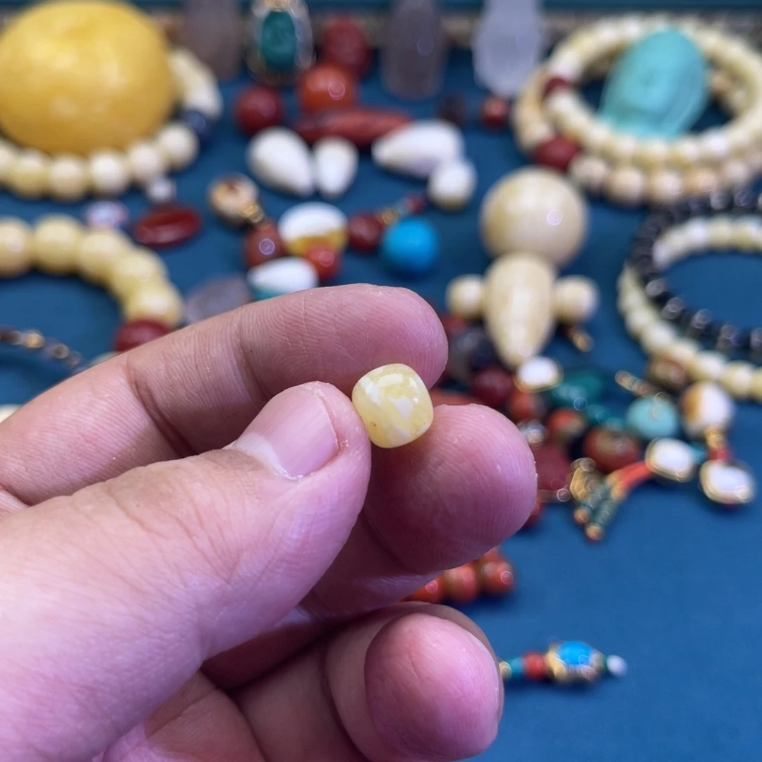 琥珀未镶嵌珠宝奇石17