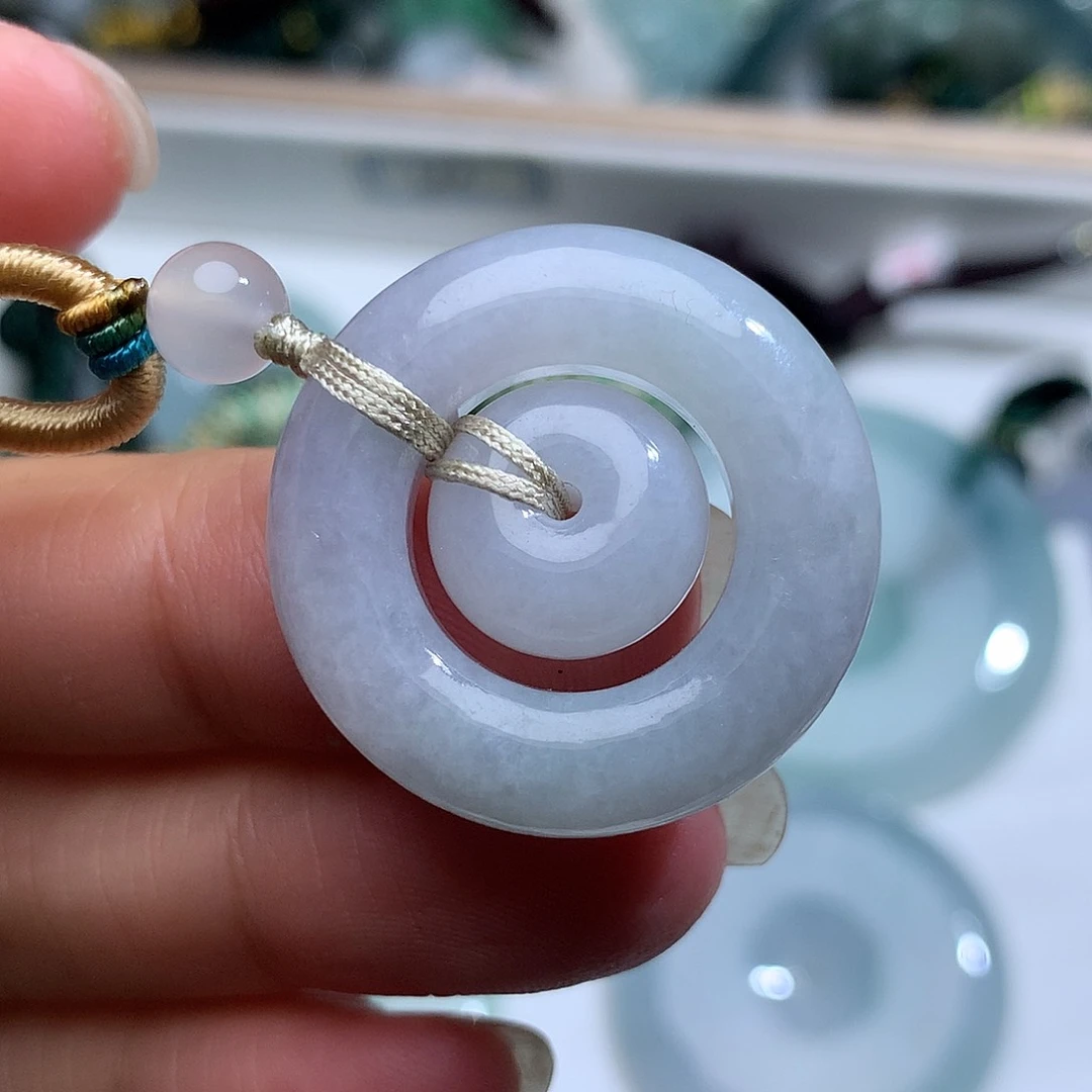 翡翠未镶嵌颈饰243。