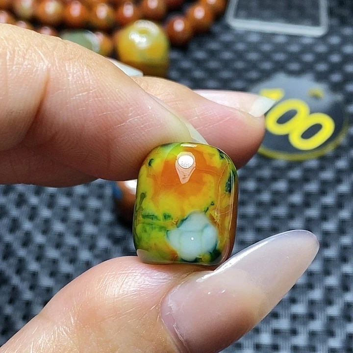 聪***哥未镶嵌颈饰玛瑙/玉髓