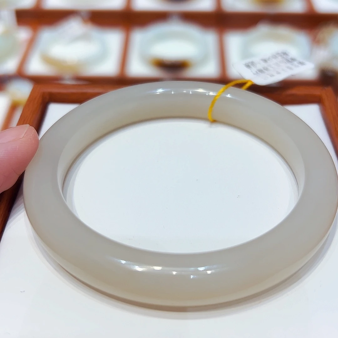 和田玉未镶嵌手镯藕粉6061