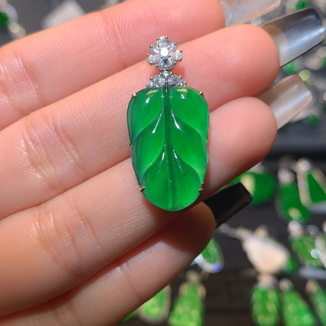 翡翠颈饰18K金镶嵌叶子