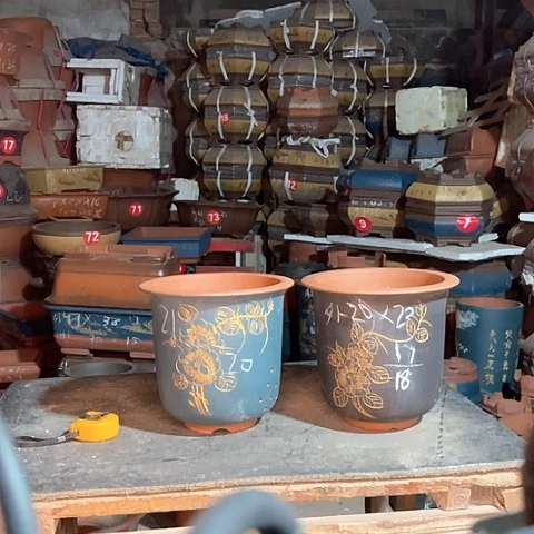 紫砂花盆金钟两个