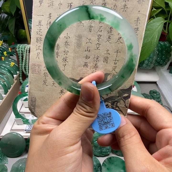 未镶嵌手镯石英质玉