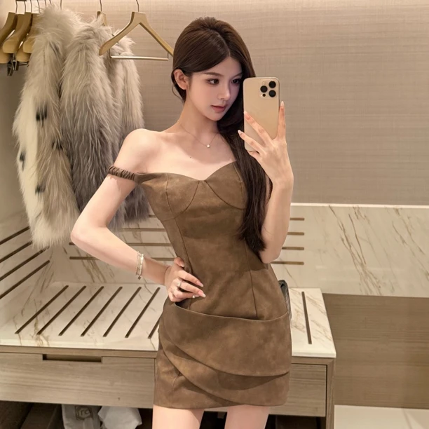 FAY【太妃糖】复古褶皱一字肩潮流抹胸皮质短款连衣裙