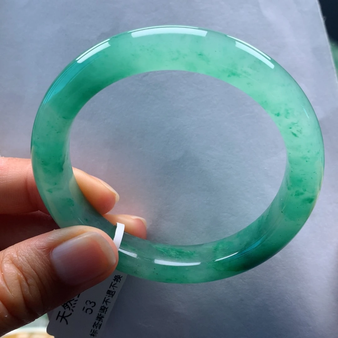 未镶嵌手镯石英质玉