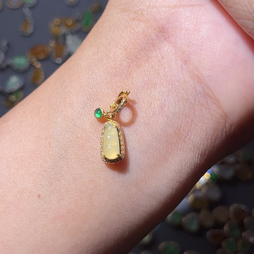 吊坠(不含链)18K金镶嵌翡翠