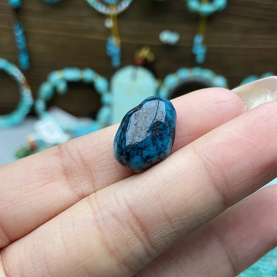 绿松石未镶嵌玉化乌兰花