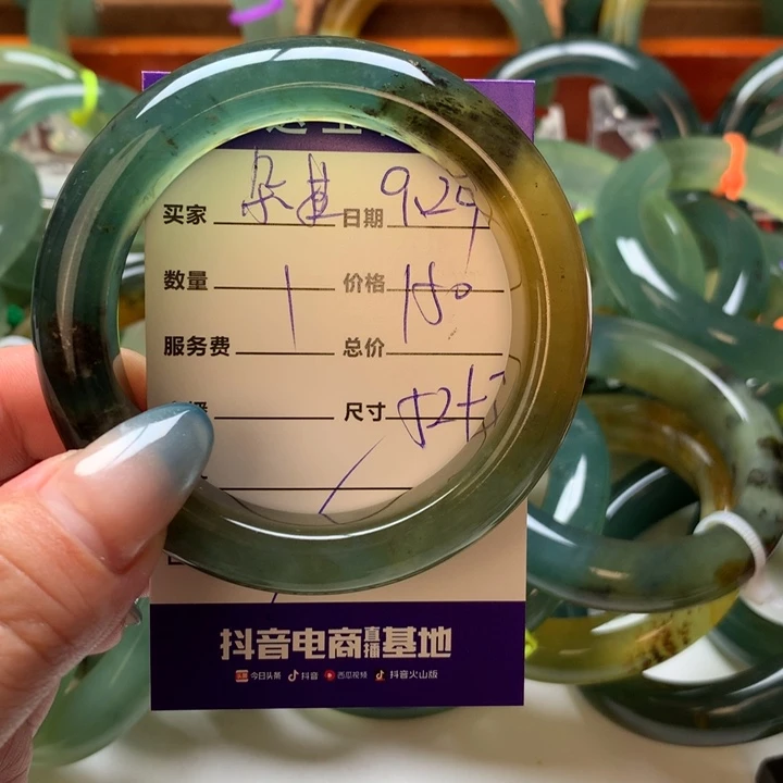 朵***拉未镶嵌岫玉手镯手