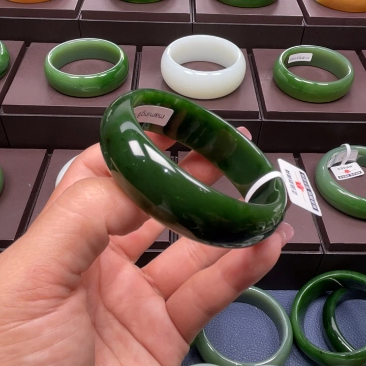 和田玉（碧玉）未镶嵌手镯