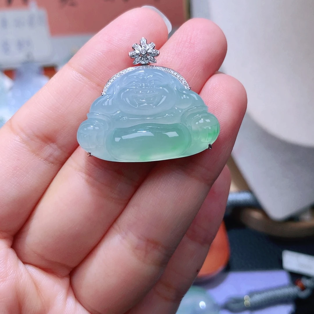 颈饰18K金镶嵌翡翠佛公