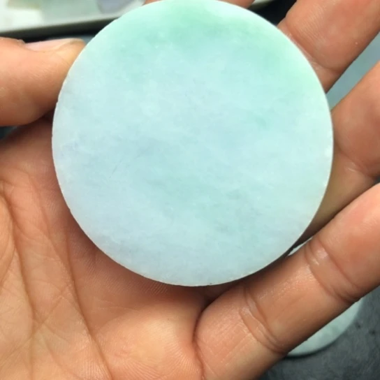 翡翠未镶嵌颈饰裸石