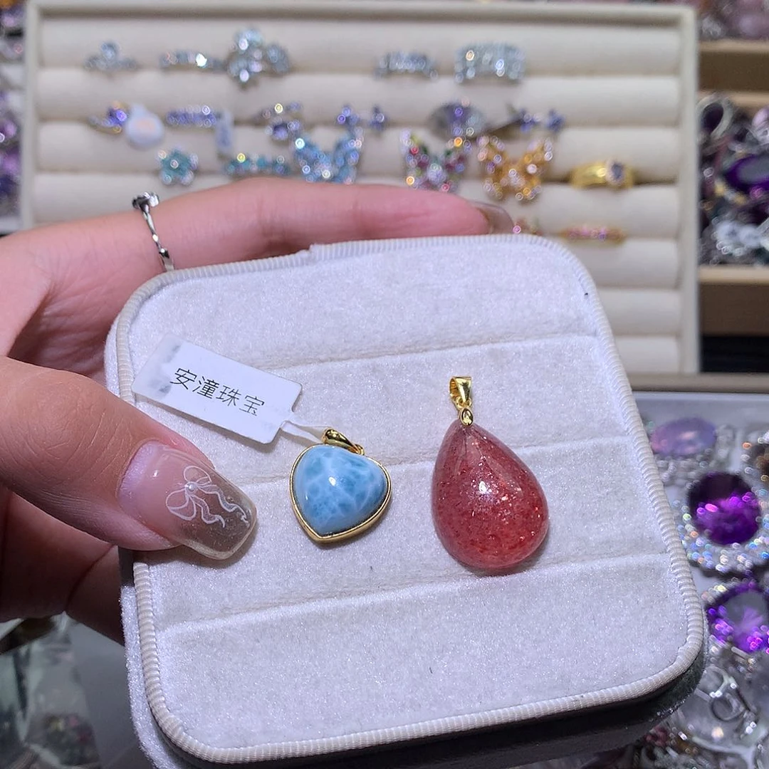 ρ***.银S925镶嵌颈饰芙蓉石