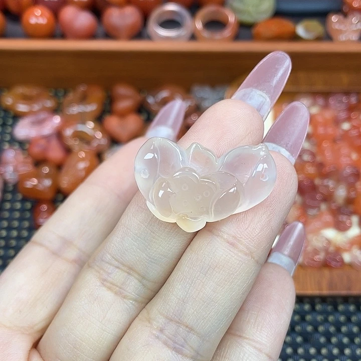 南红玛瑙未镶嵌颈饰荷花