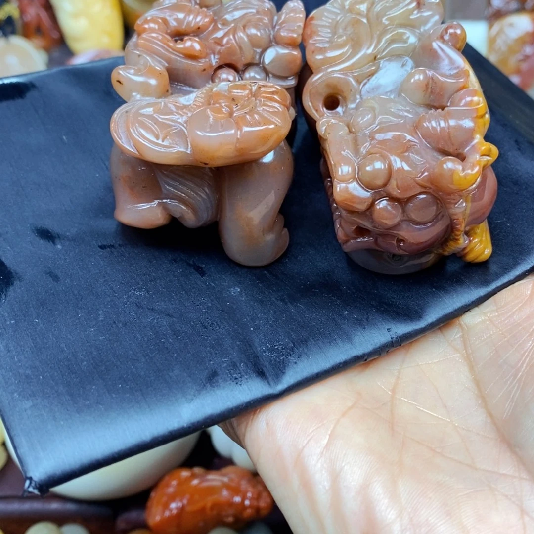 石英质玉（黄龙玉）颈饰未镶嵌