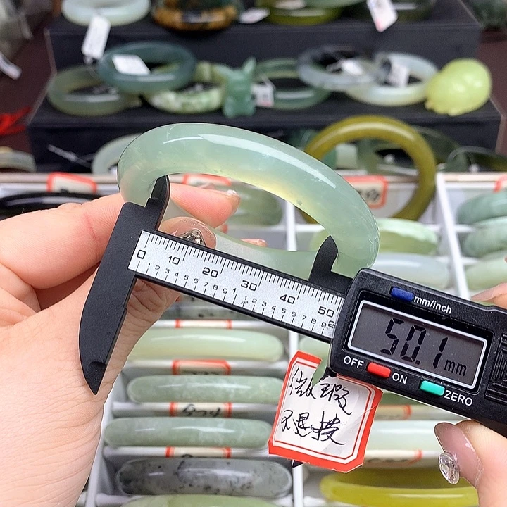 蛇纹石玉手镯未镶嵌979