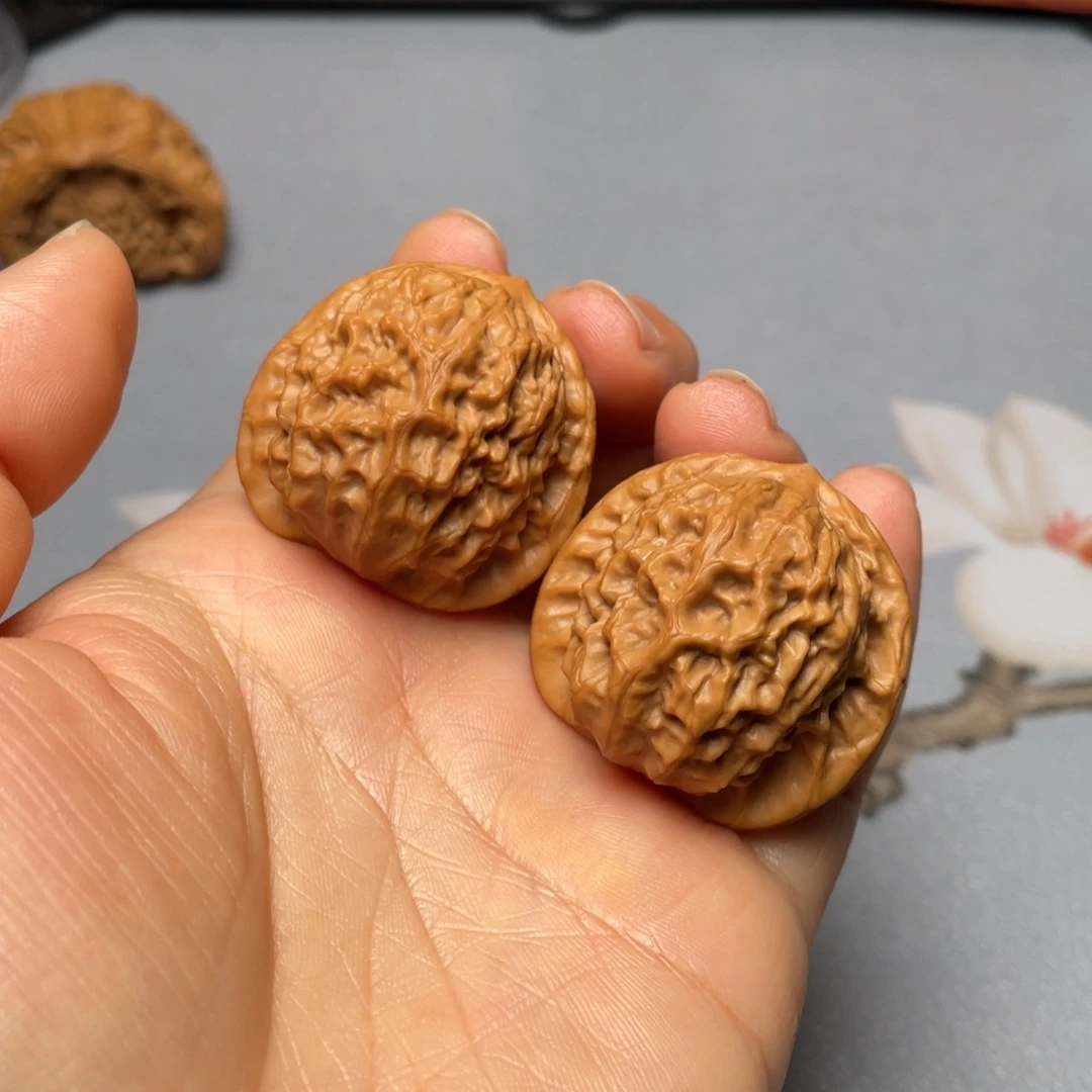 【闪购商品】文玩核桃吊坠瓷娃娃……