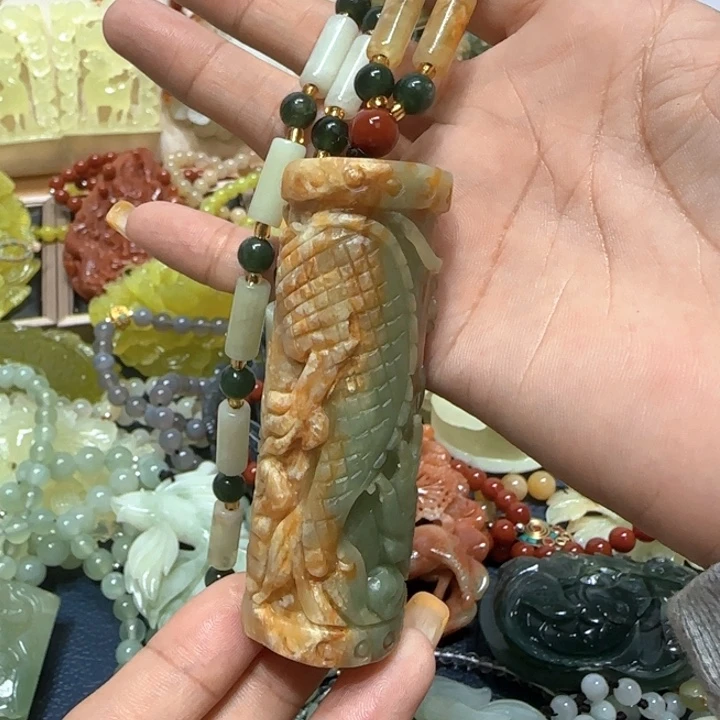 未镶嵌蛇纹石玉吊坠