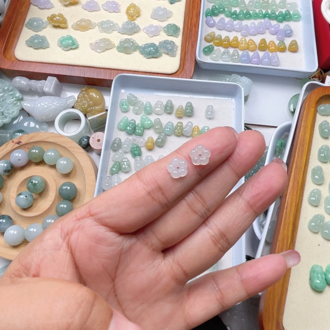 翡翠未镶嵌颈饰6666666676