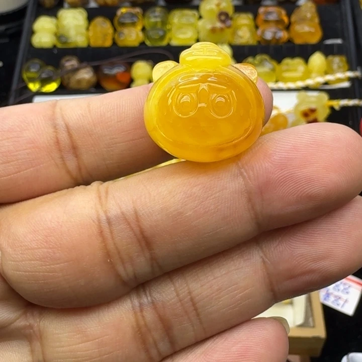 琥珀未镶嵌颈饰拉布布头