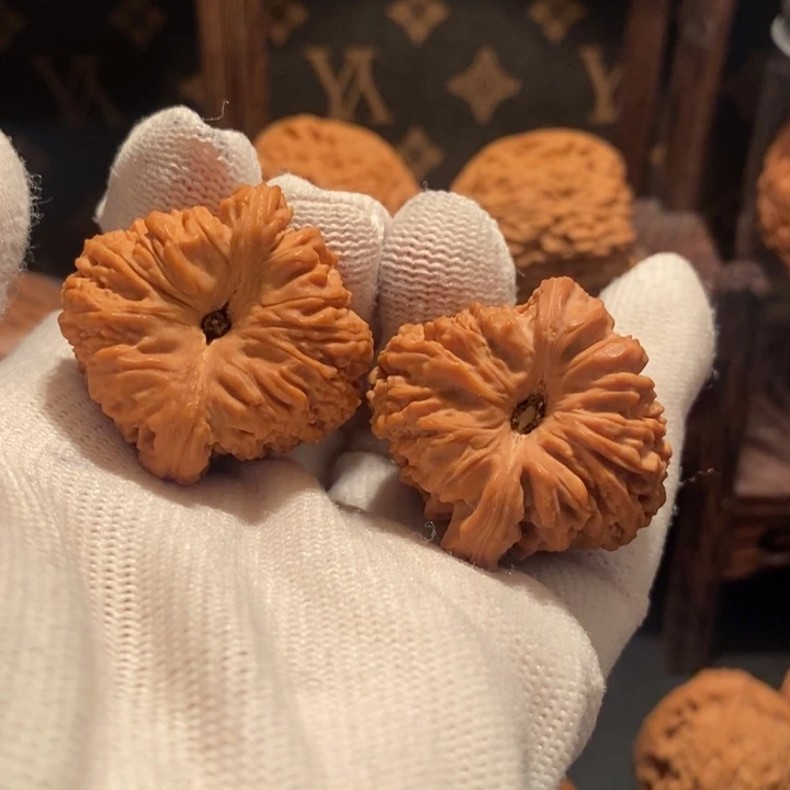 文玩核桃把件巨*高炮拉丝凹底南疆