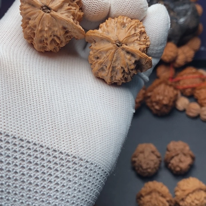 把件文玩核桃弄***杯秦岭野生凤杯鸡心