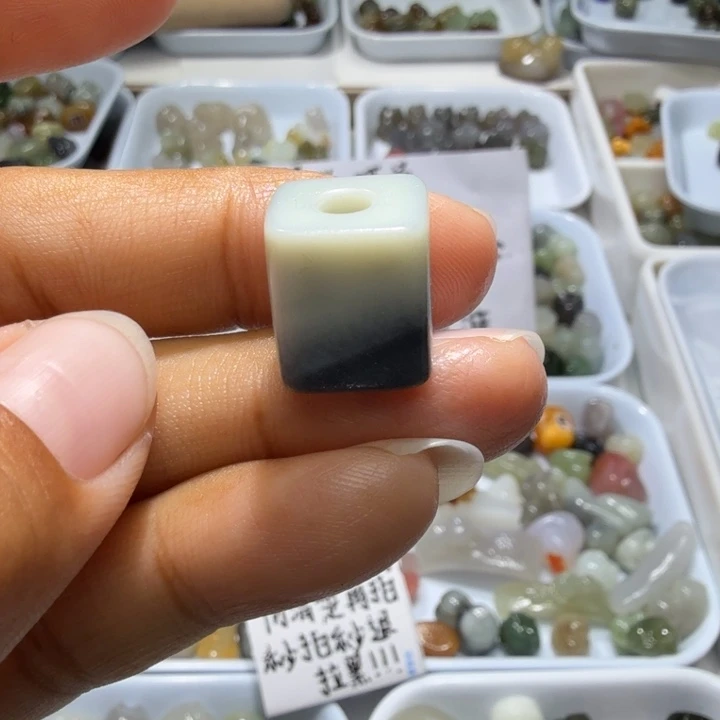 和田玉未镶嵌珠宝奇石