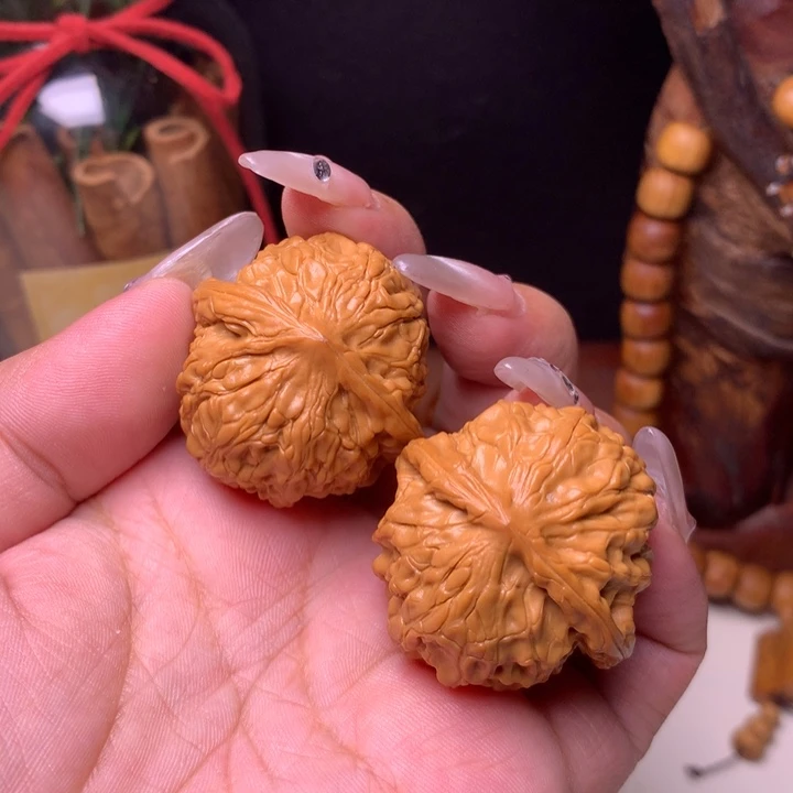 文玩核桃把件夜明珠