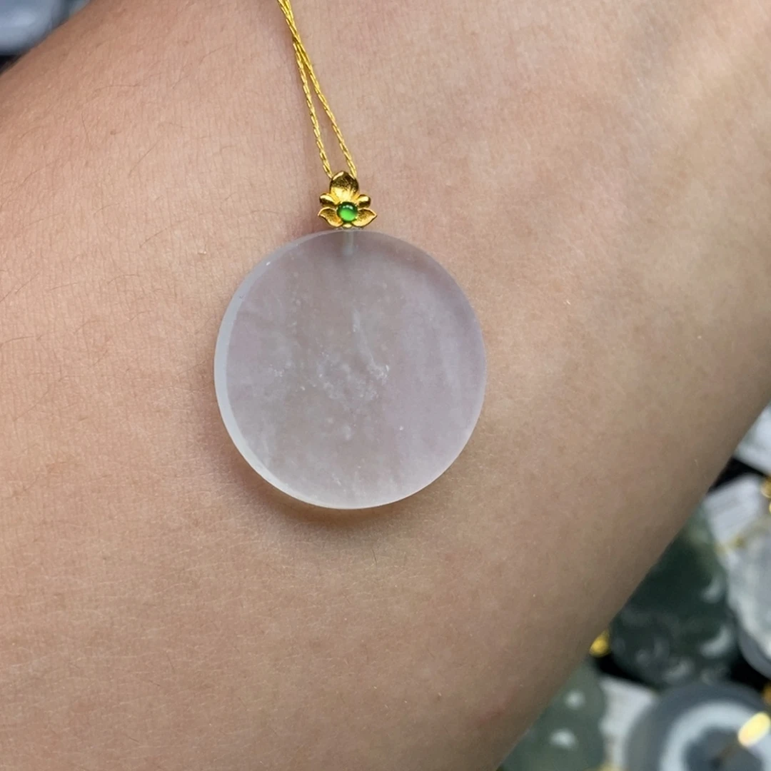 翡翠18K金镶嵌颈饰无事牌