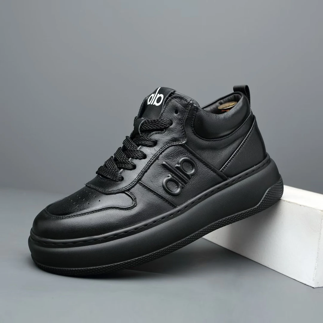 板鞋新款休闲风冬季平跟高帮休闲鞋欧美风通用极简风运动男