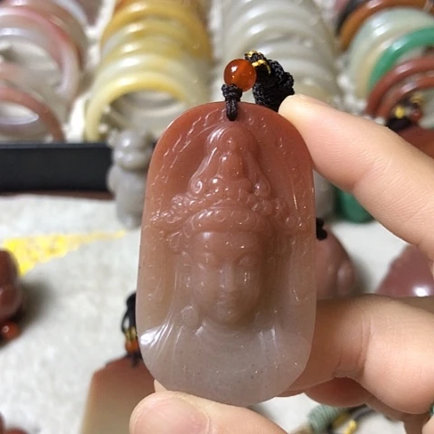 颈饰未镶嵌石英质玉