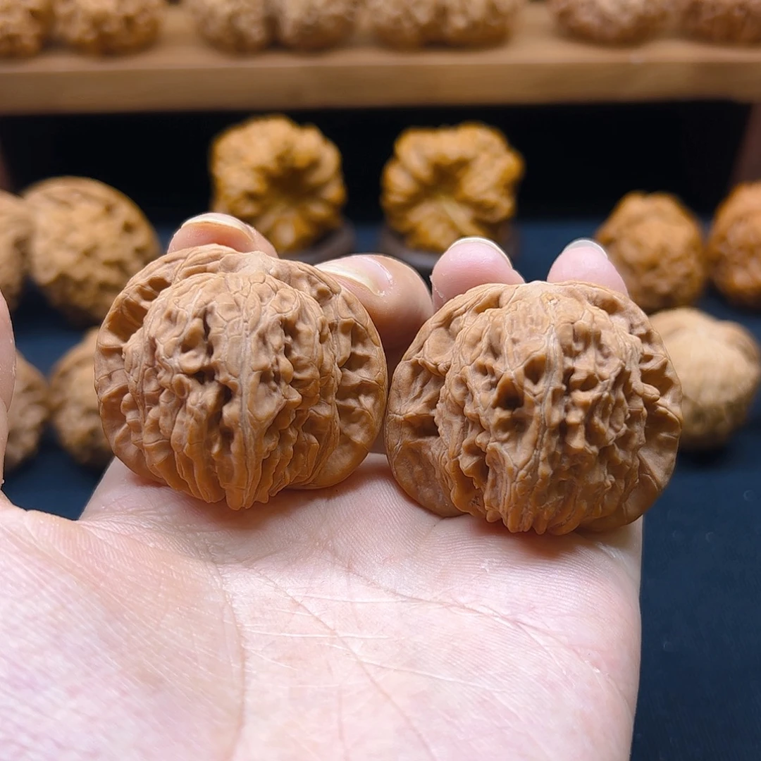 把件核桃红皮山地楼43全品