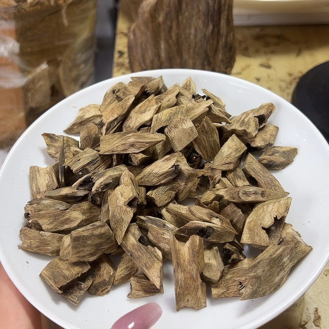 香料绿奇楠透顶绿块料100克