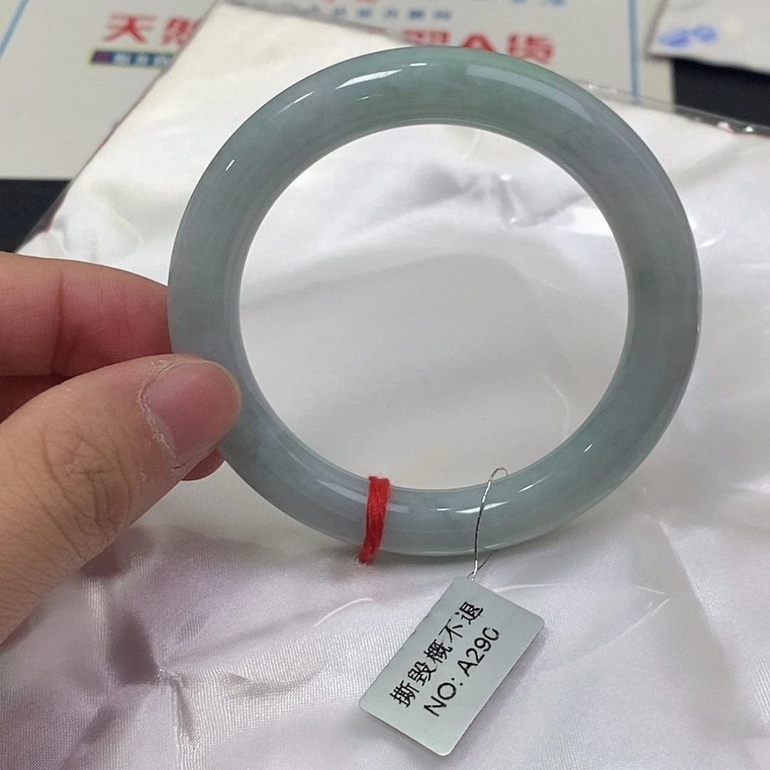 翡翠未镶嵌手镯（圆镯）