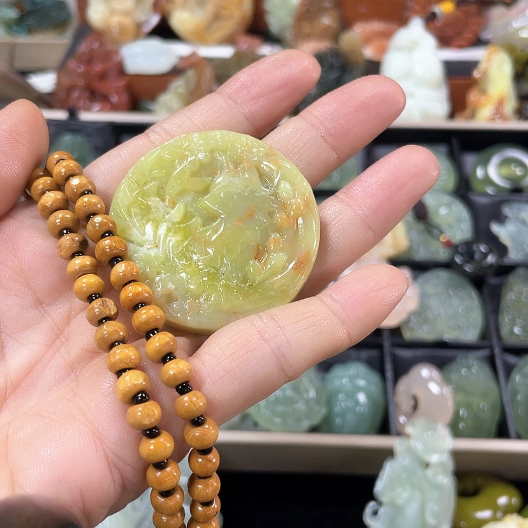 蛇纹石玉颈饰未镶嵌