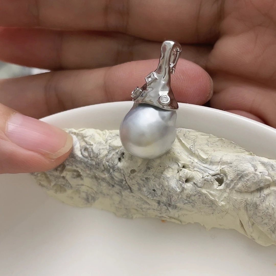 凡***星颈饰银S925镶嵌海水珍珠