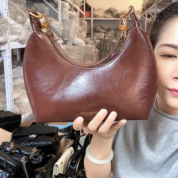 蚕丝小牛剖层皮革PU8218黑色