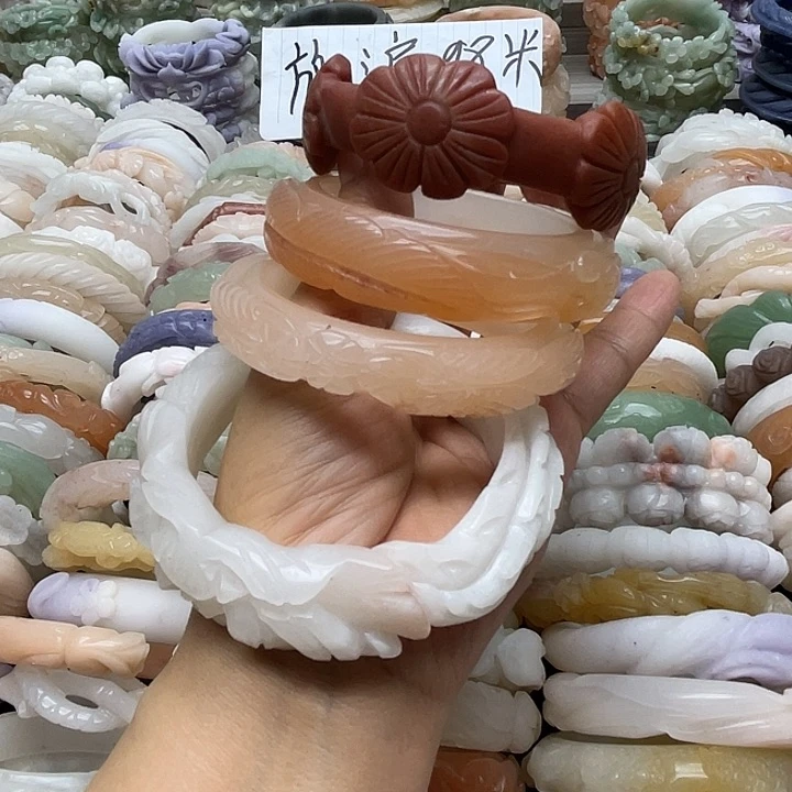未镶嵌手镯石英岩玉