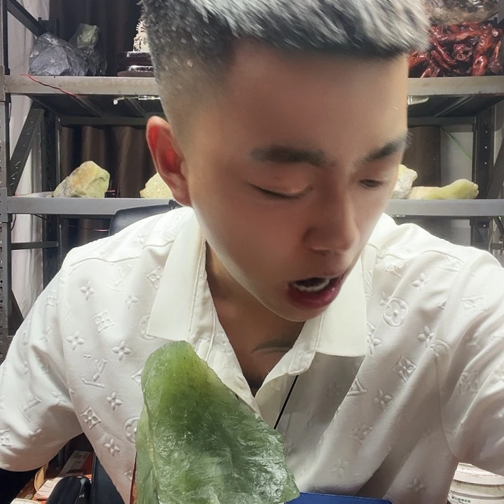 八***军未镶嵌蛇纹石玉珠宝奇石2