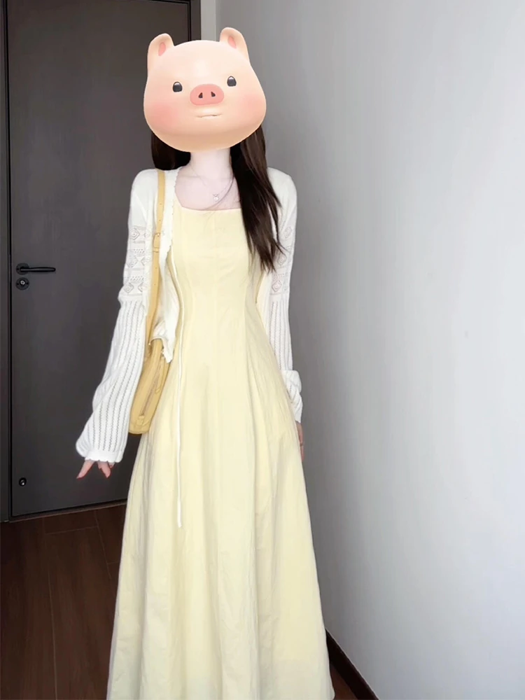 早春2025年新款黄色吊带连衣裙子女开春穿搭一整套装海边度假长裙