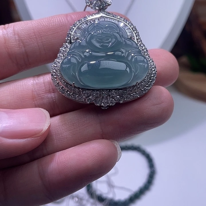 翡翠未镶嵌颈饰佛公