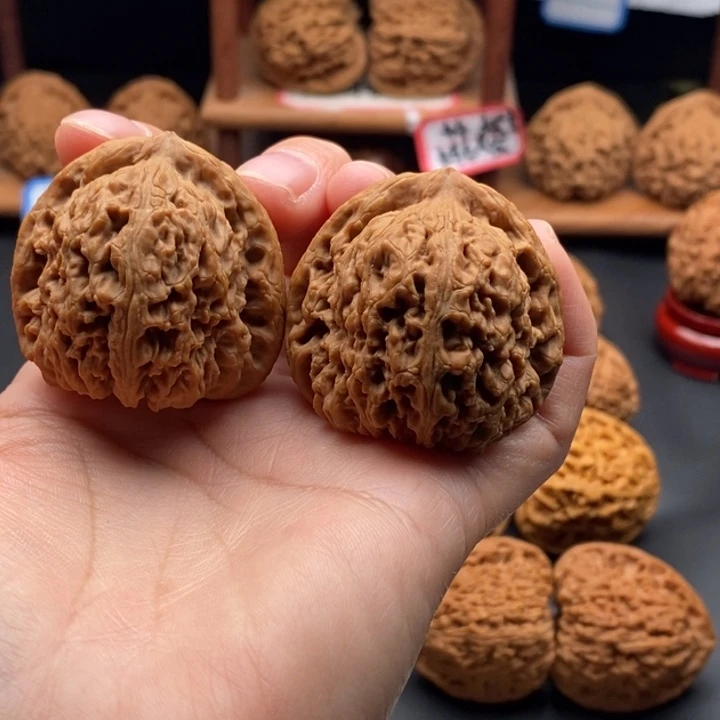 帅***猫文玩核桃吊坠41大克重型