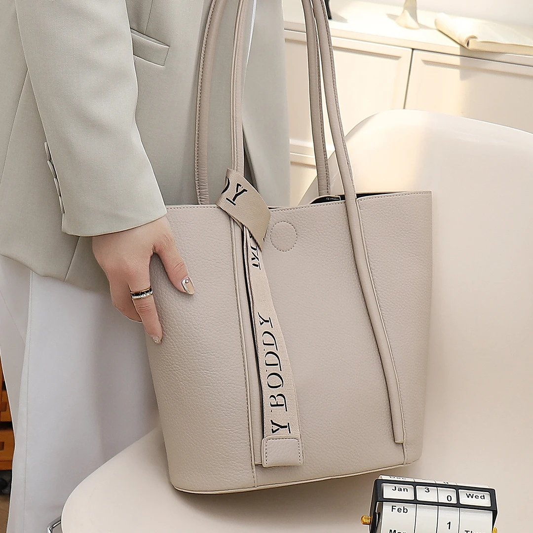 大容量包包女2025新款高级感通勤托特包网红爆款水桶包单肩腋下包