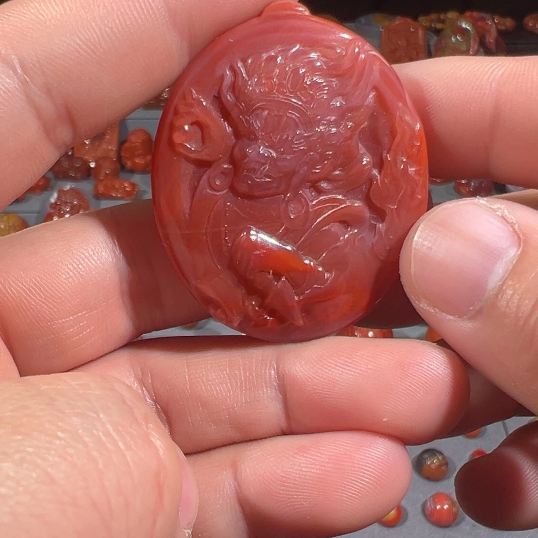 南红玛瑙未镶嵌雕刻黑天