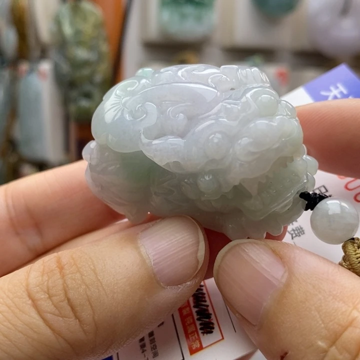 翡翠未镶嵌颈饰貔貅